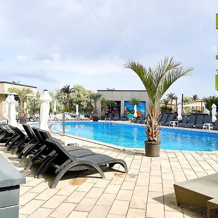 Crazy Sea View 1Br Apartment Spa Pools Resort Mamaia Exterior photo
